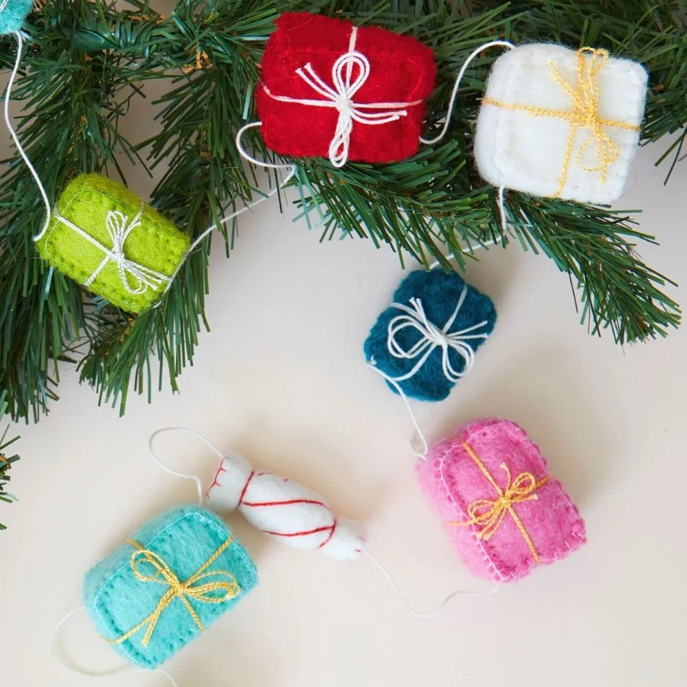 Colorful Holiday Felt Gifts Garland