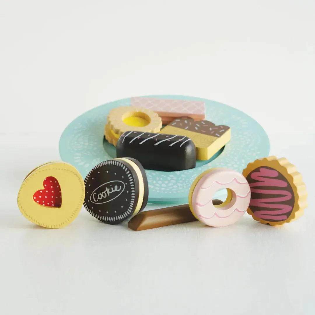 Wooden Biscuit Set*